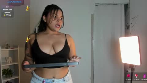 Snapshot of nanny_cute chatting on October 19, 2025, 7:47 pm NANY online show from October 19, 2025, 7:47 pm