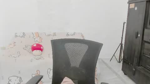 Snapshot of naoko_uwu chatting on June 18, 2026, 1:04 pm Naoko online show from June 18, 2026, 1:04 pm