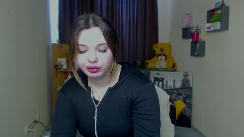 Snapshot of naom_my chatting on January 5, 2025, 11:48 am Naomy online show from January 5, 2025, 11:48 am