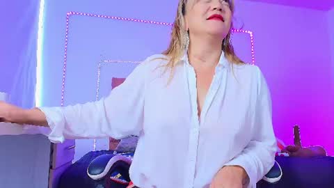Snapshot of naomi_diamond_ chatting on June 16, 2026, 11:24 am Naomi online show from June 16, 2026, 11:24 am