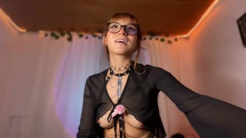  Naomi  online show from June 10, 2026, 11:24 pm