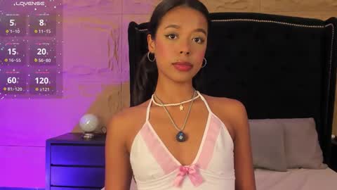 Snapshot of naomi_hill1 chatting on November 20, 2025, 9:36 pm Naomi online show from November 20, 2025, 9:36 pm