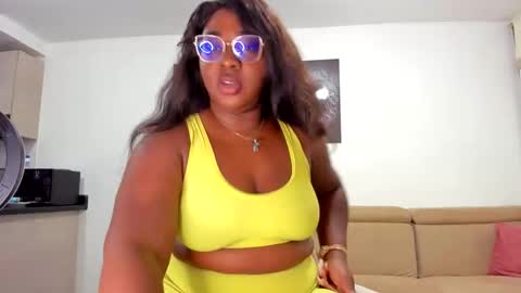 Snapshot of naomi_kiing chatting on February 24, 2025, 12:30 am Nathalia King online show from February 24, 2025, 12:30 am