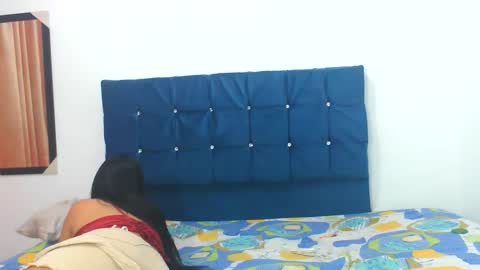 Mia online show from November 20, 2025, 10:42 pm