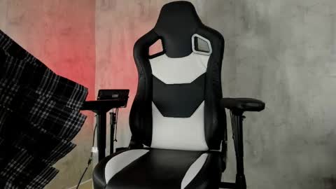 Heidy  online show from May 13, 2026, 3:48 am