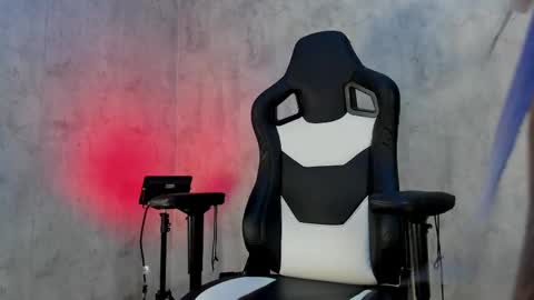 Heidy  online show from May 20, 2026, 5:13 am