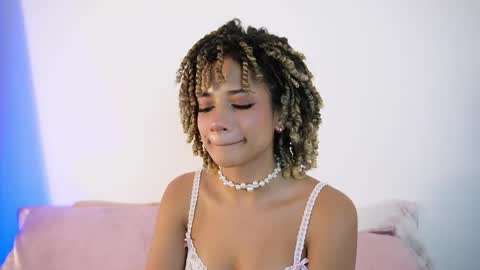 naomidawson online show from June 3, 2026, 10:37 pm