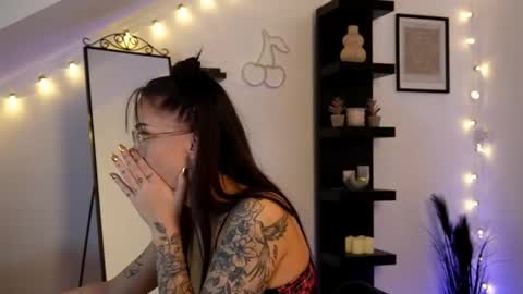 Snapshot of naomii_20 chatting on October 24, 2025, 1:18 pm naomii_20 online show from October 24, 2025, 1:18 pm