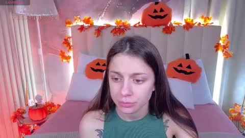 Naomi online show from October 20, 2025, 4:57 am