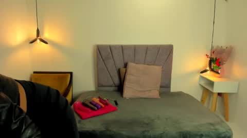 Snapshot of naomy__smith__ chatting on May 20, 2026, 7:09 pm N A O M Y online show from May 20, 2026, 7:09 pm