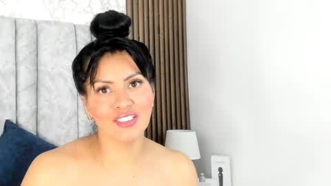 Snapshot of naomy_smithx chatting on January 18, 2025, 10:39 pm Naomy Smith online show from January 18, 2025, 10:39 pm