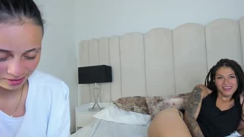 Snapshot of naomyanddany chatting on January 18, 2025, 1:08 am NaomyAndDany online show from January 18, 2025, 1:08 am