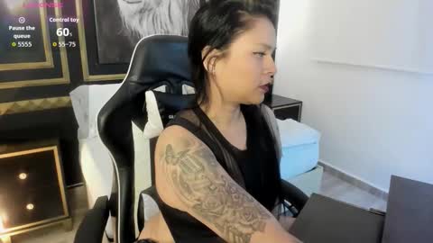 Snapshot of nare_celebi chatting on October 14, 2025, 8:09 pm N A R E online show from October 14, 2025, 8:09 pm
