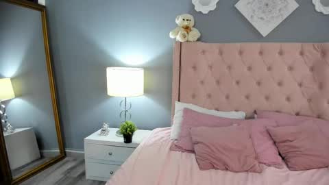 Nashly Fontana online show from February 10, 2026, 3:05 pm