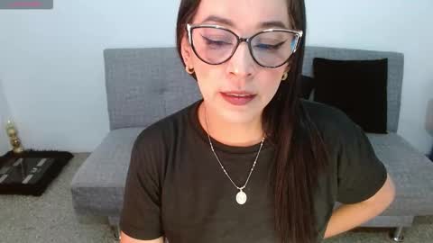 nathalia online show from November 18, 2025, 10:14 pm