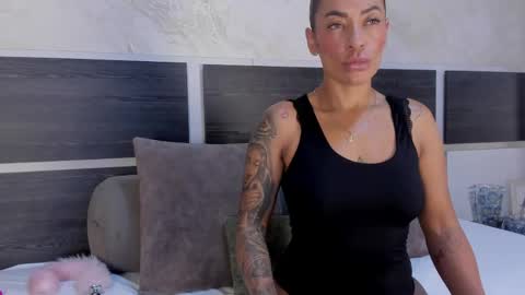 Snapshot of natalia_cruzz chatting on June 5, 2026, 8:03 pm Nata online show from June 5, 2026, 8:03 pm