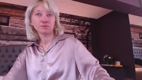 Snapshot of natalie_bitton chatting on May 4, 2026, 7:26 am Natalie online show from May 4, 2026, 7:26 am