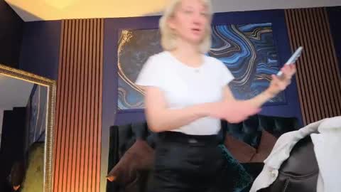 Snapshot of natalie_bitton chatting on May 8, 2026, 5:24 am Natalie online show from May 8, 2026, 5:24 am