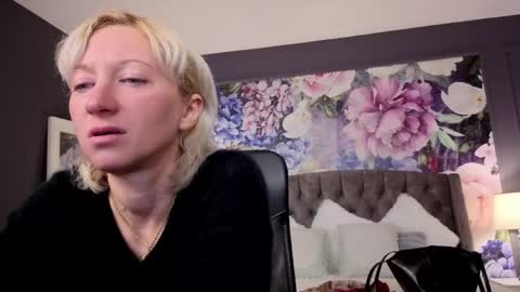 Snapshot of natalie_bitton chatting on May 10, 2026, 5:45 am Natalie online show from May 10, 2026, 5:45 am