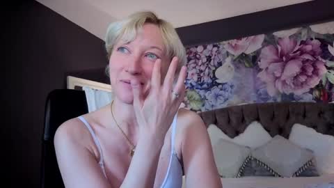 Snapshot of natalie_bitton chatting on May 16, 2026, 6:21 am Natalie online show from May 16, 2026, 6:21 am