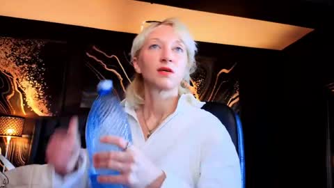 Snapshot of natalie_bitton chatting on May 25, 2026, 5:02 am Natalie online show from May 25, 2026, 5:02 am