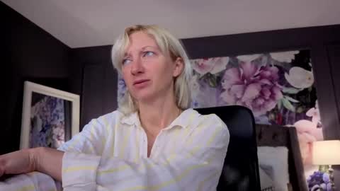 Snapshot of natalie_bitton chatting on June 5, 2026, 6:42 am Natalie online show from June 5, 2026, 6:42 am