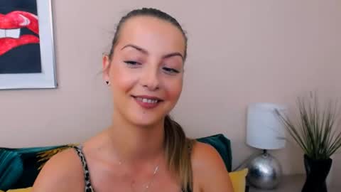 Snapshot of natalie_live chatting on June 23, 2026, 6:22 am NatalieSexy online show from June 23, 2026, 6:22 am