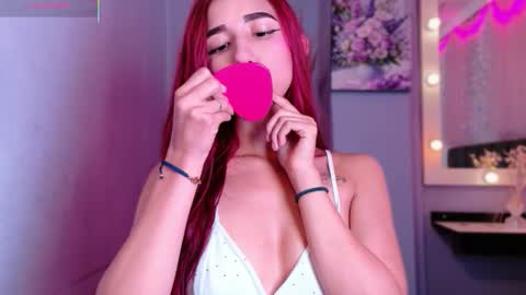 natalliapradas online show from November 15, 2025, 3:52 pm