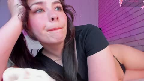 Snapshot of natalyhayes chatting on May 25, 2026, 11:05 am Nataly online show from May 25, 2026, 11:05 am