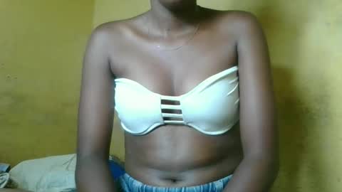 nathalia069 online show from February 4, 2026, 7:03 am