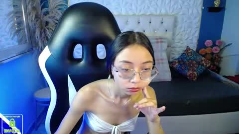 nathaliasweet_1_ online show from February 9, 2026, 1:59 pm