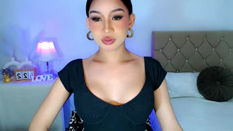   please follow me guyss online show from October 21, 2025, 7:36 pm