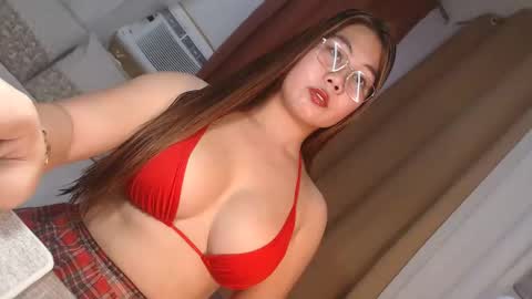 Snapshot of nathalie_hart chatting on May 7, 2026, 3:01 am Queen Marga online show from May 7, 2026, 3:01 am