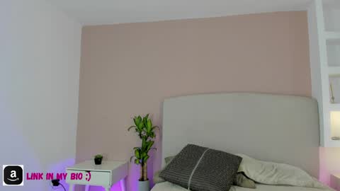 NATHALY  online show from April 4, 2026, 10:46 am