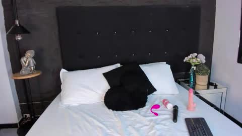 NATTASHA BROWN  online show from December 2, 2025, 12:43 pm