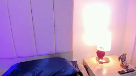 Snapshot of natty_bush chatting on June 24, 2026, 6:51 pm Nathalie online show from June 24, 2026, 6:51 pm