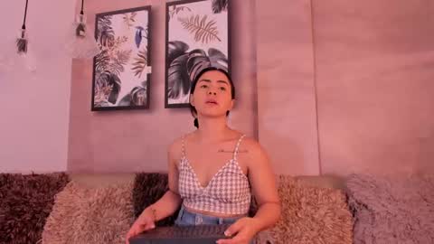Snapshot of natty_roberts_ chatting on February 23, 2025, 8:11 pm Natty online show from February 23, 2025, 8:11 pm