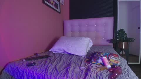 Snapshot of naturaltitss_ chatting on December 10, 2024, 10:58 pm Gwen online show from December 10, 2024, 10:58 pm