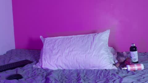 Snapshot of naturaltitss_ chatting on December 16, 2024, 5:33 pm Gwen online show from December 16, 2024, 5:33 pm