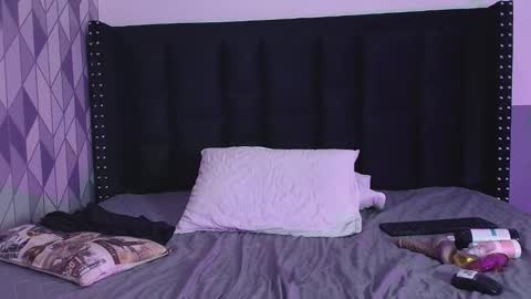 Snapshot of naturaltitss_ chatting on December 25, 2024, 10:27 pm Gwen online show from December 25, 2024, 10:27 pm