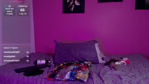 Snapshot of naturaltitss_ chatting on January 19, 2025, 9:34 pm Gwen online show from January 19, 2025, 9:34 pm