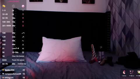 Snapshot of naturaltitss_ chatting on February 28, 2025, 8:07 pm Gwen online show from February 28, 2025, 8:07 pm