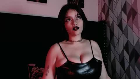 Snapshot of naturaltitss_ chatting on September 25, 2025, 7:50 pm Gwen online show from September 25, 2025, 7:50 pm