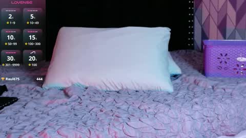 Snapshot of naturaltitss_ chatting on October 3, 2025, 7:33 pm Gwen online show from October 3, 2025, 7:33 pm