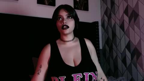 Snapshot of naturaltitss_ chatting on October 22, 2025, 7:13 pm Gwen online show from October 22, 2025, 7:13 pm