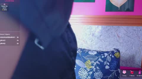 Snapshot of naturaltitss_ chatting on April 12, 2026, 7:30 pm Gwen online show from April 12, 2026, 7:30 pm