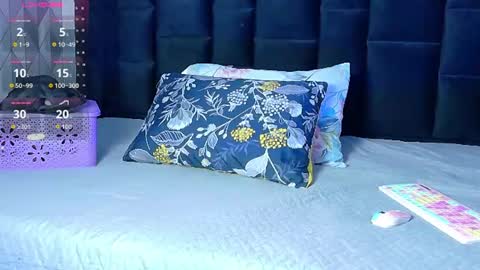 Snapshot of naturaltitss_ chatting on June 16, 2026, 8:00 pm Gwen online show from June 16, 2026, 8:00 pm
