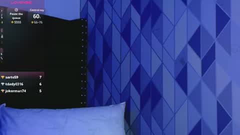 Snapshot of naturaltitss_ chatting on July 10, 2026, 7:38 pm Gwen online show from July 10, 2026, 7:38 pm