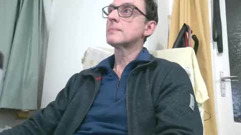 naturista25 online show from December 16, 2025, 5:07 pm