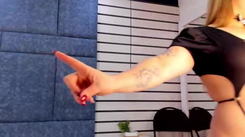 Naty  online show from October 10, 2025, 8:08 pm